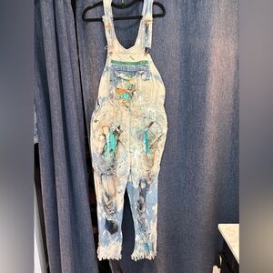 🎨 Wearable art! Artistic Paint-Splattered Overalls with perfect distressing